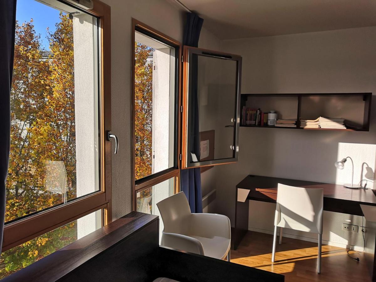 Studio lumineux 10 min à La Défense Rueil-Malmaison Extérieur photo